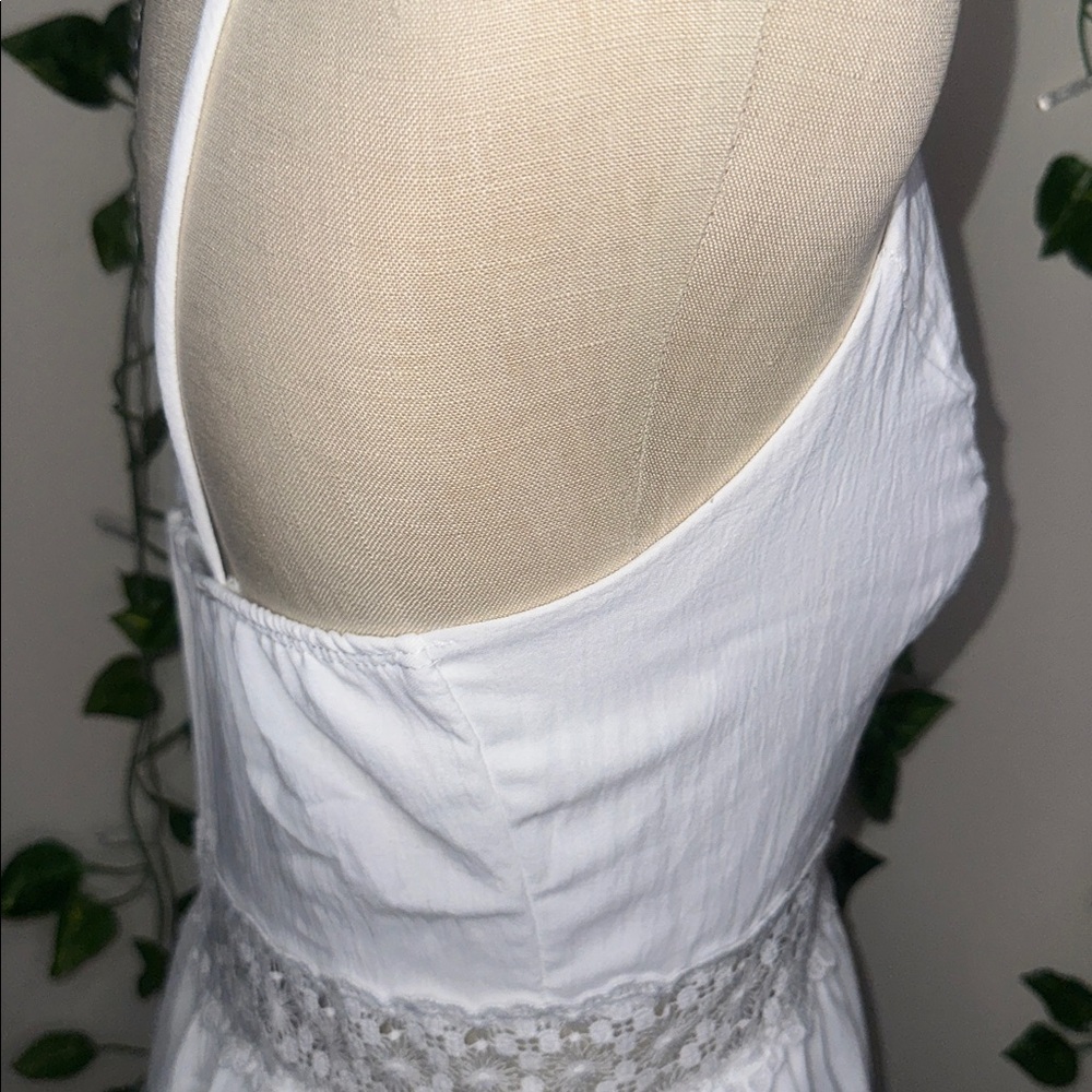 Windsor Short White Lacey Flowy Romper - Picture 6 of 7